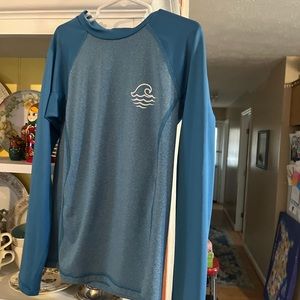 Boys sun and surf long sleeve tee! Very good condition.